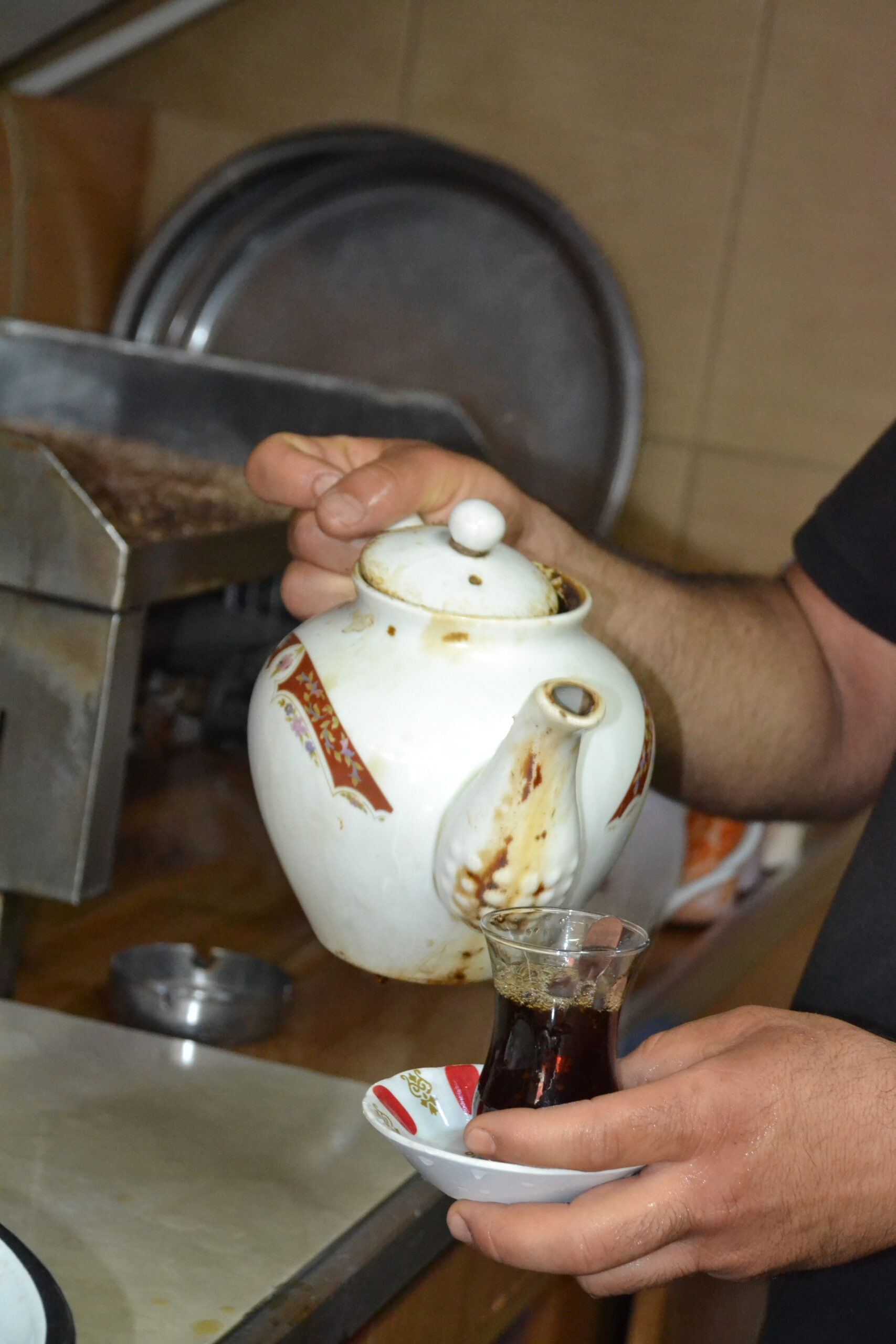 BİR BARDAK ÇAY ARTIK 15 LİRA