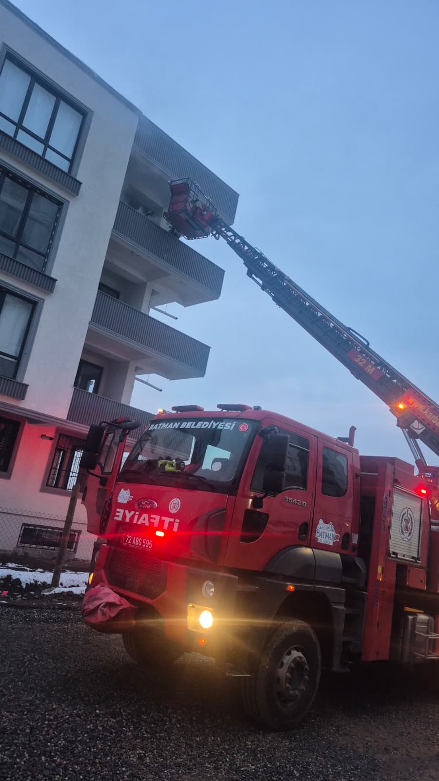 Balkonda çıkan yangın söndürüldü