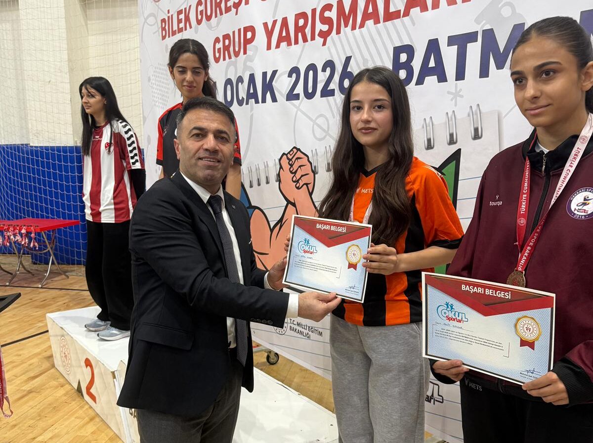 Bilek güreşinde kıyasıya mücadele