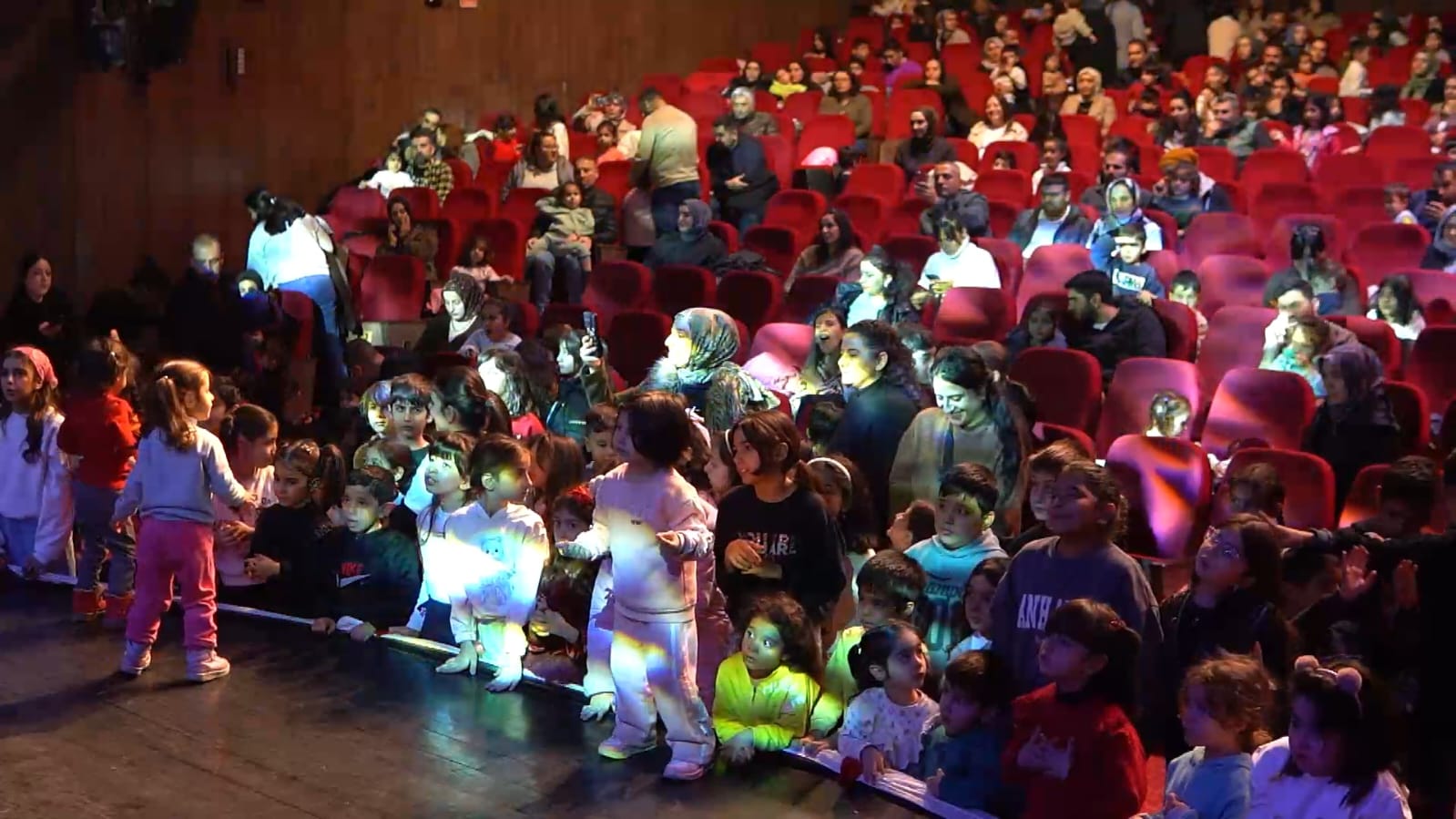 Çocuk şarkıları konseri coşkulu geçti