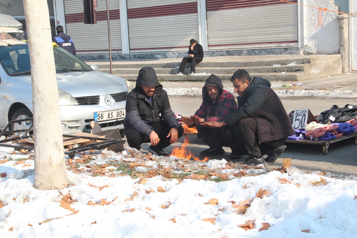 Dondurucu soğuk semt pazarlarını vurdu