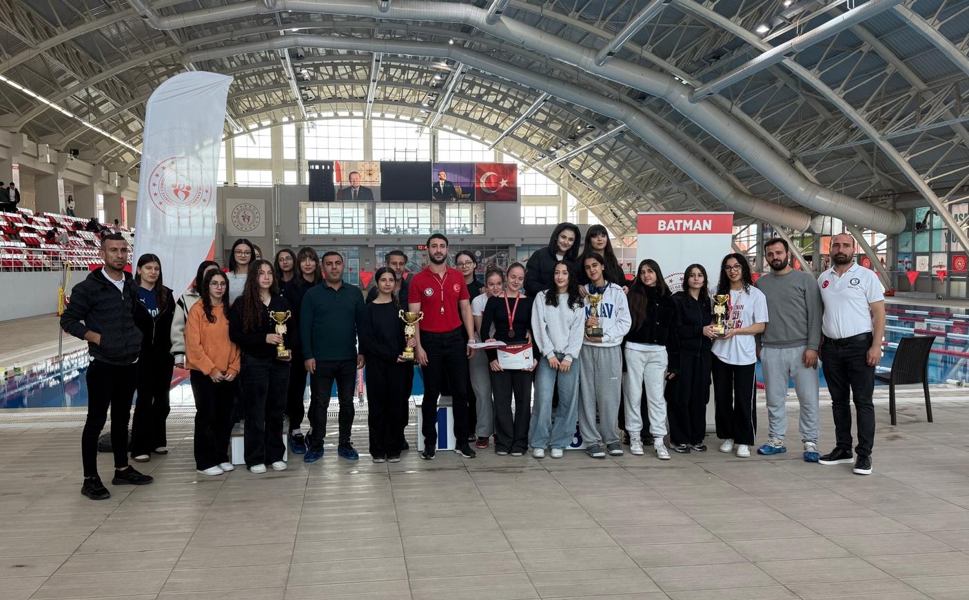 Eksi derecede yüzme yarışmaları