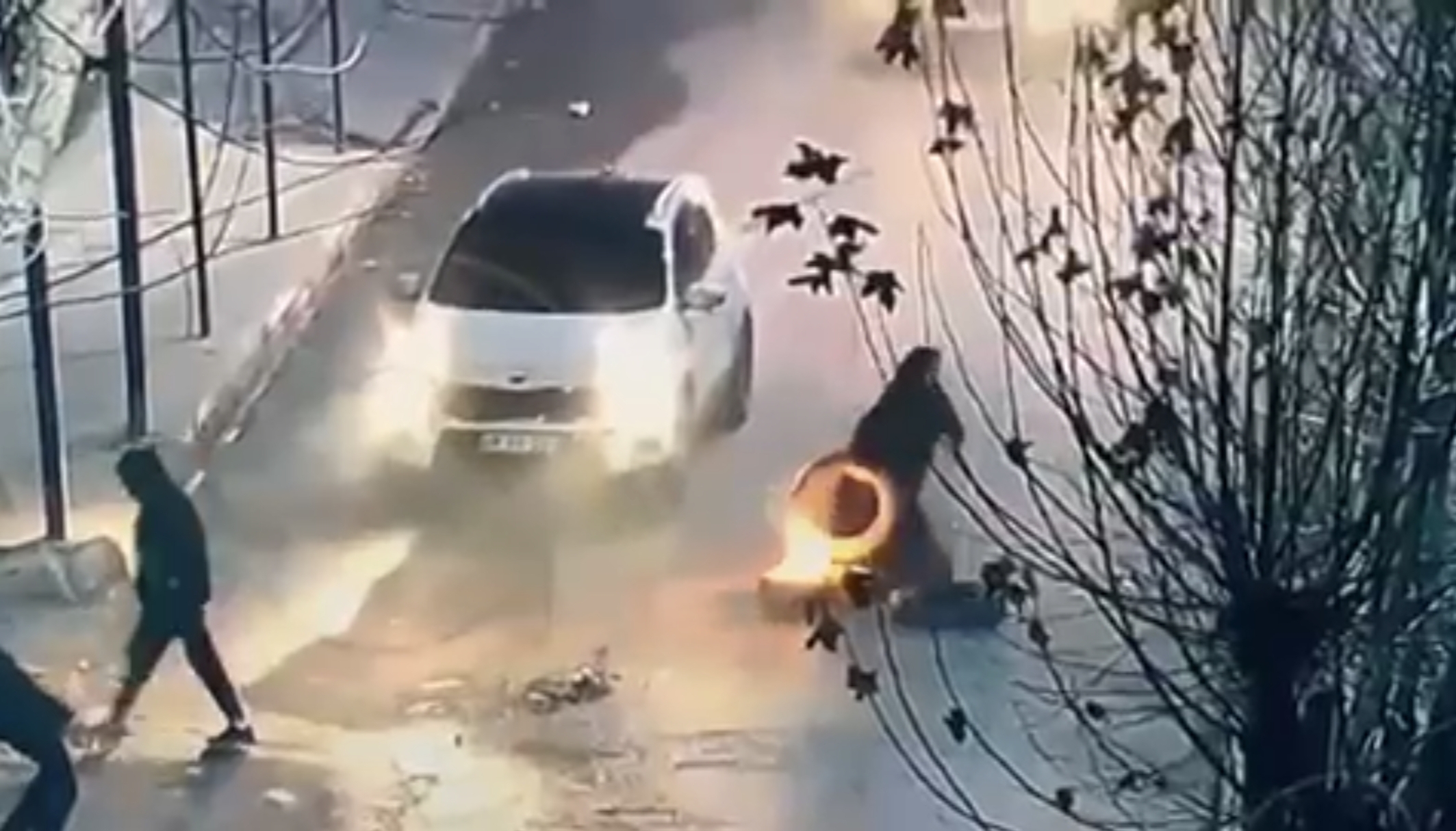 Eylem yapan gruba engel oldular