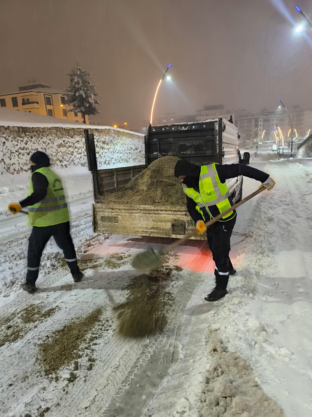 Gece boyu kar seferberliği