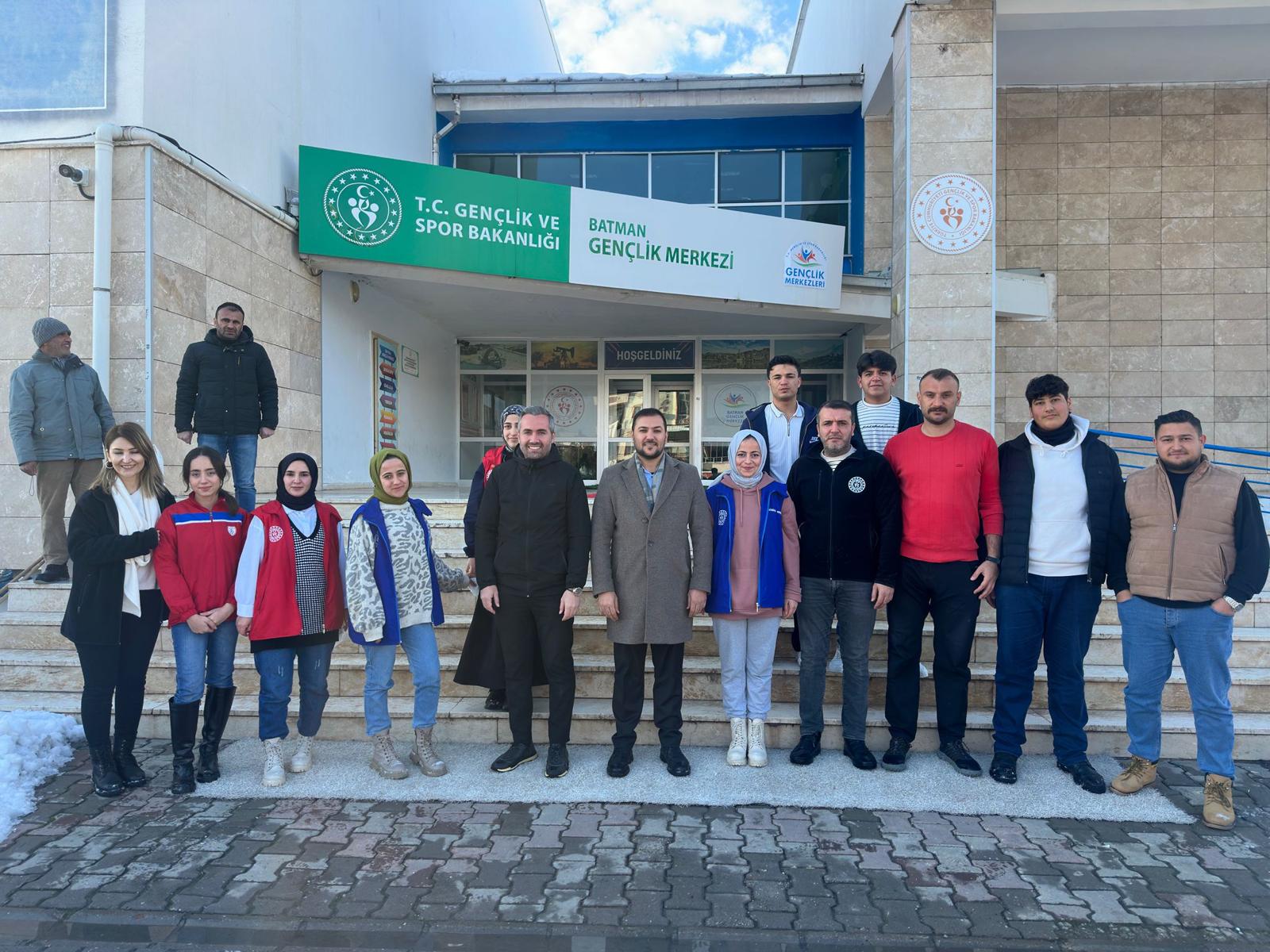 Gençler, doğadaki canlıları unutmadı