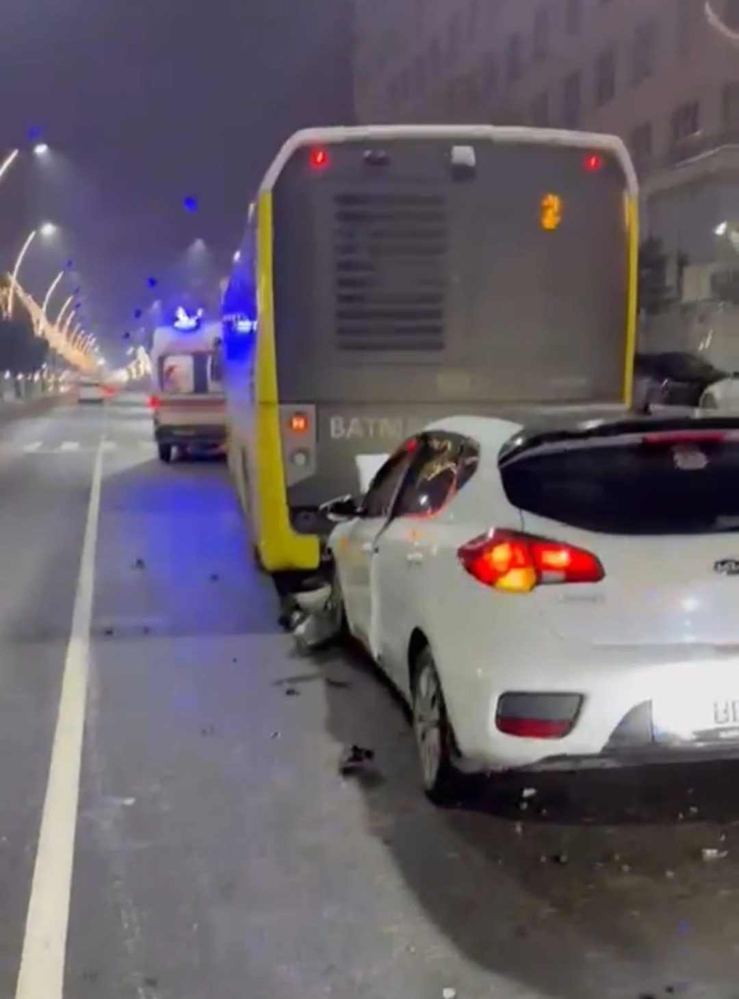 Halk otobüsüne arkadan çarptı: 2 Yaralı