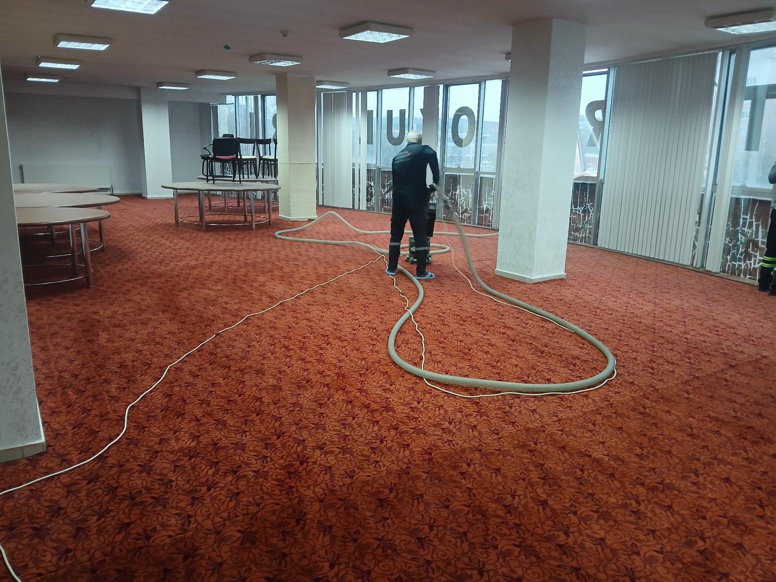 İbadethaneler gül kokuyor