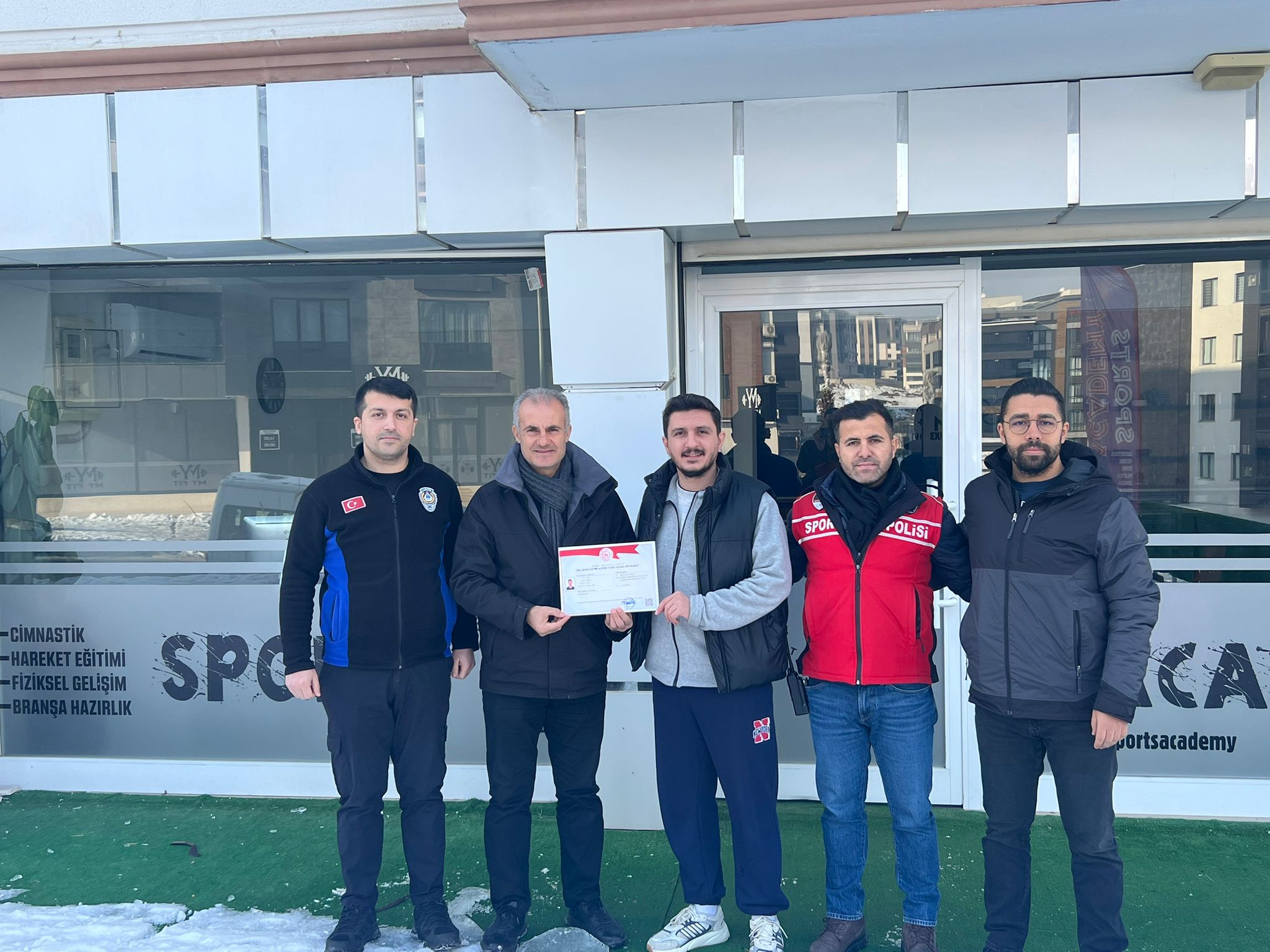 İlk izinli cimnastik salonu açıldı