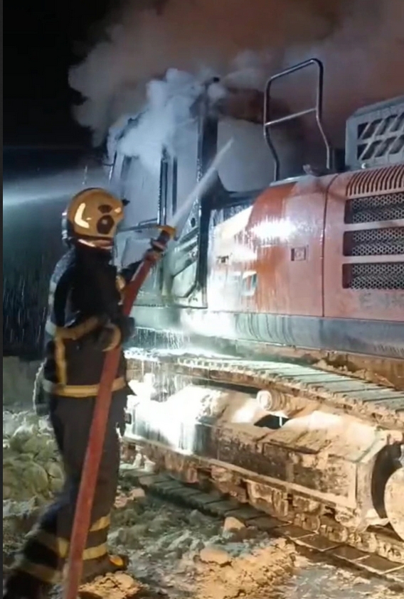 İş makinesi alev aldı