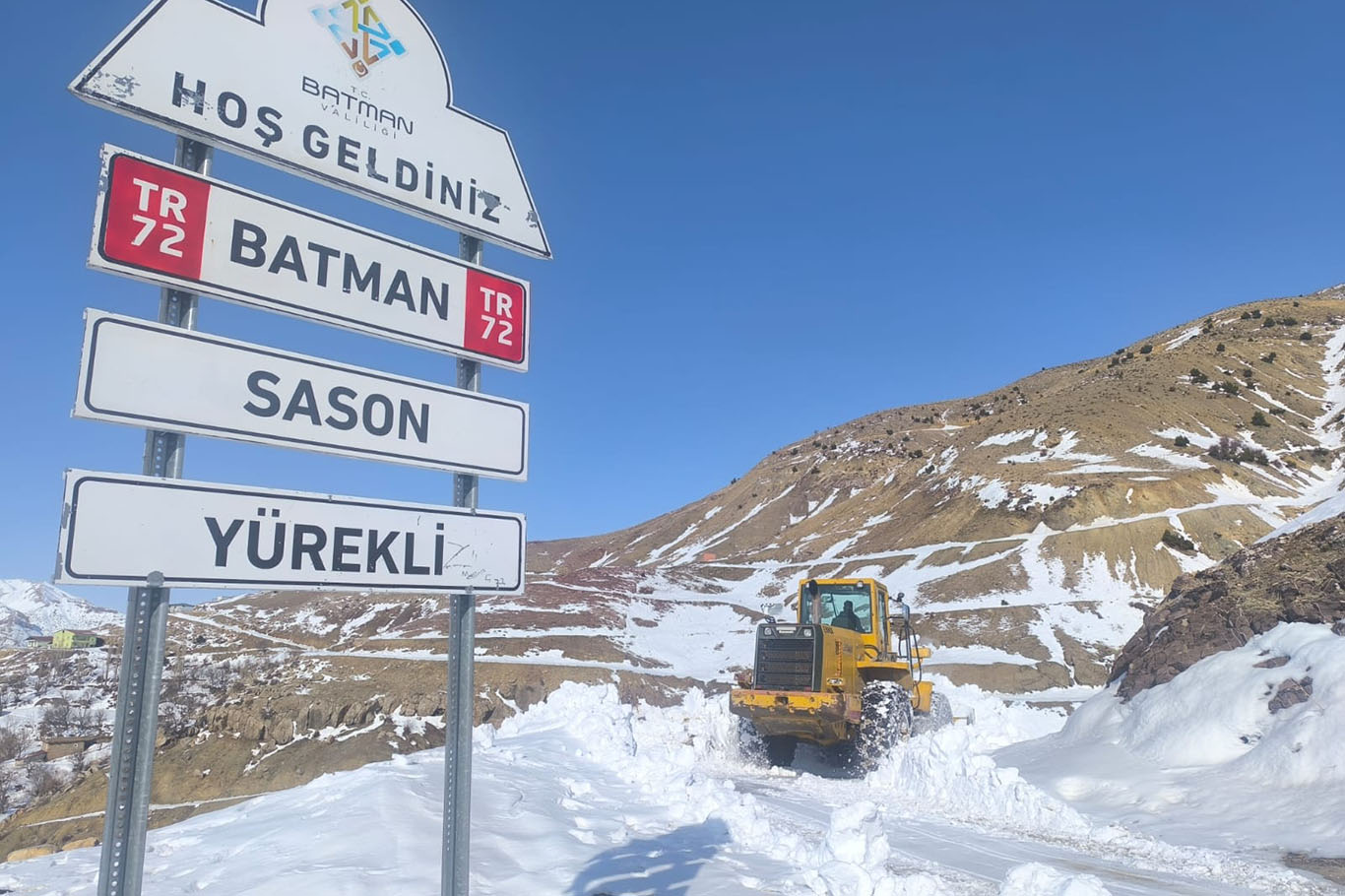 Kapanan köy yolları ulaşıma açıldı