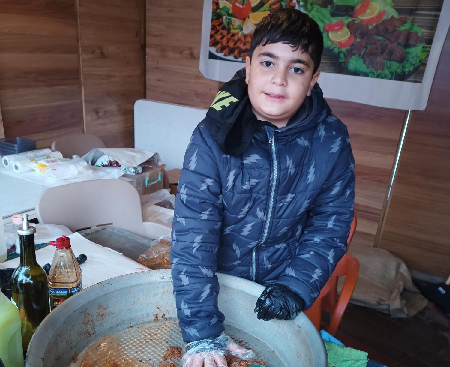 Küçük Destan ustalara taş çıkardı