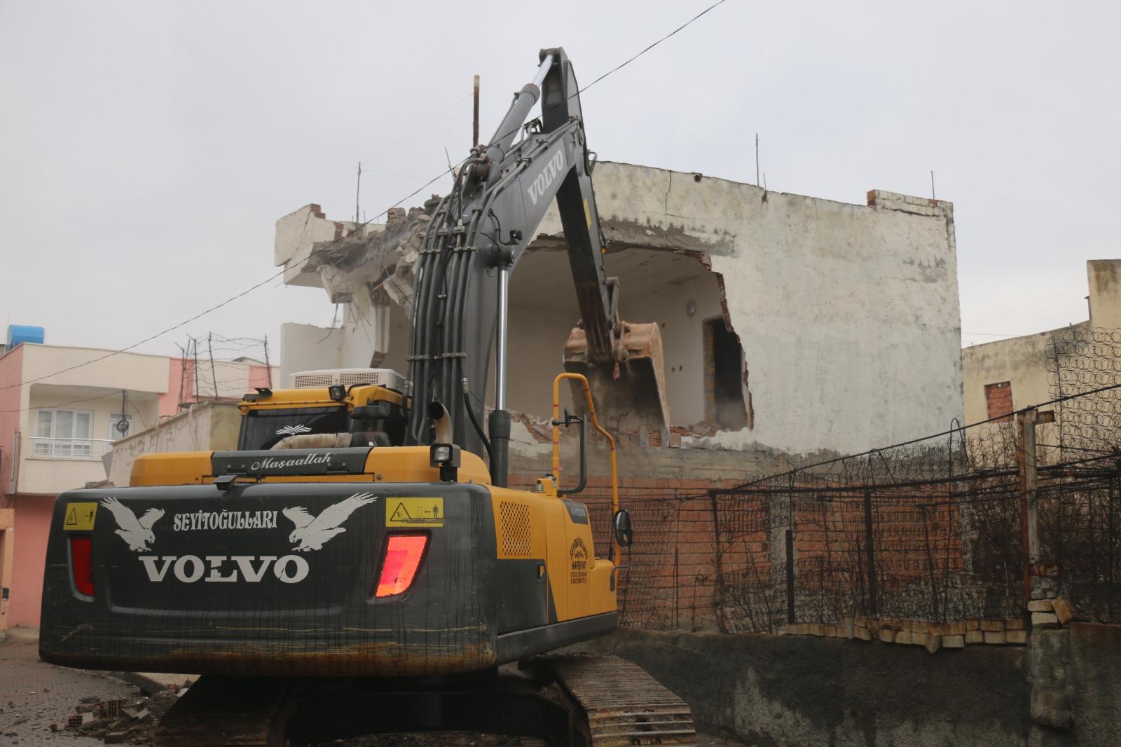 Metruk yapılara neşter