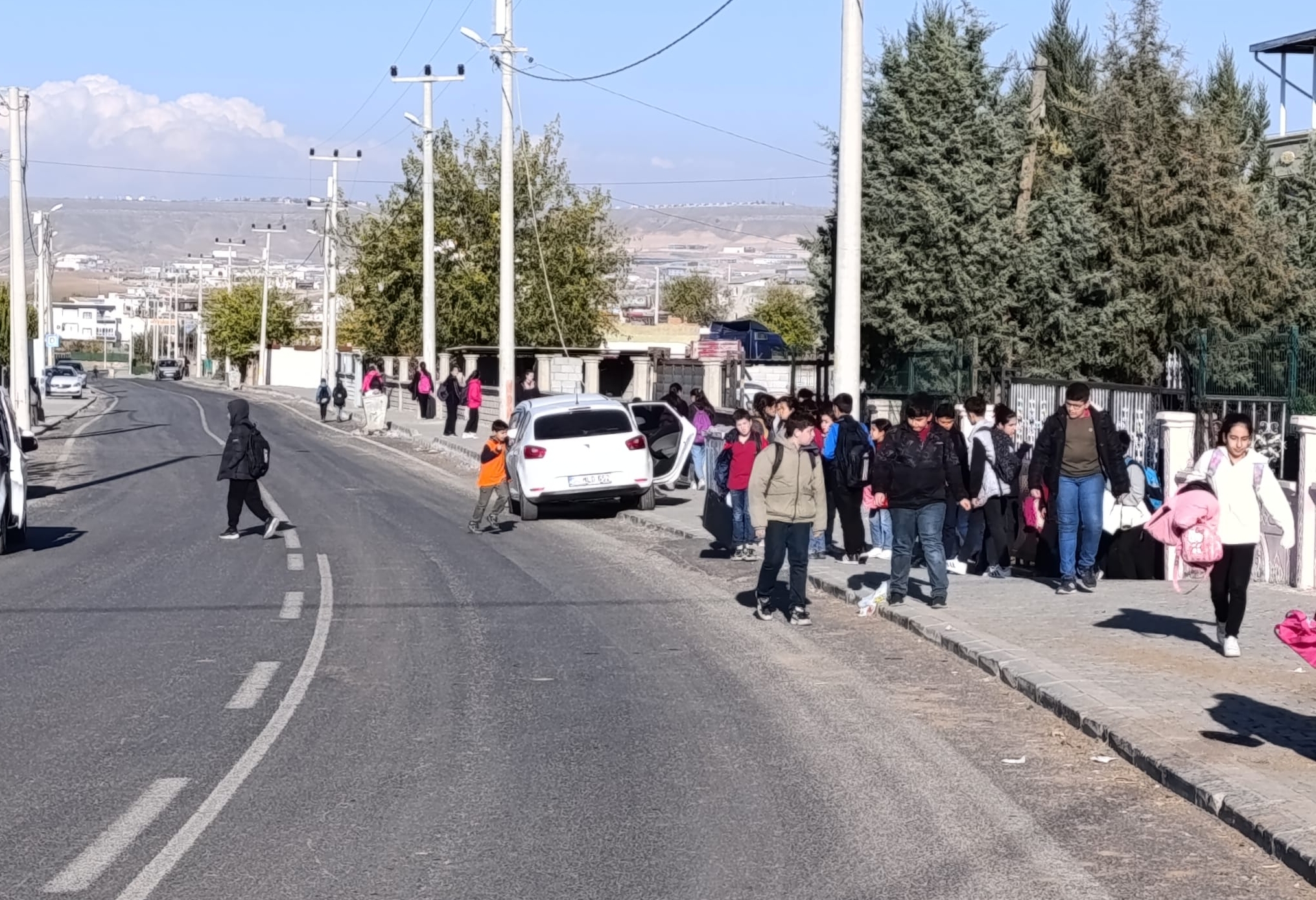 OKUL YOLU ‘ALARM’ VERİYOR!
