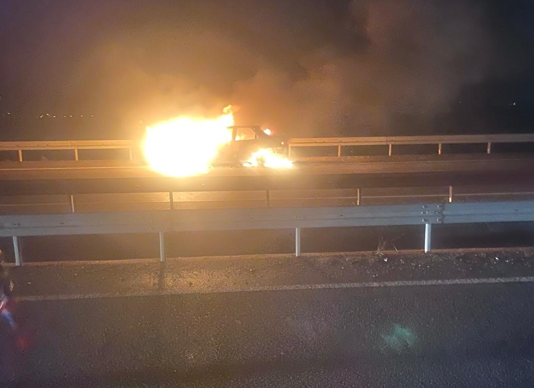 Otomobil cayır cayır yandı