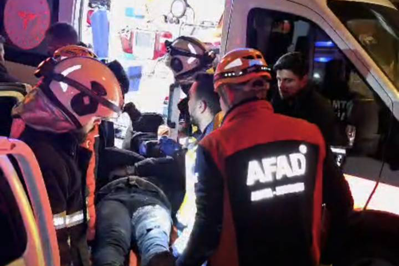 Pikap kamyonetle çarpıştı