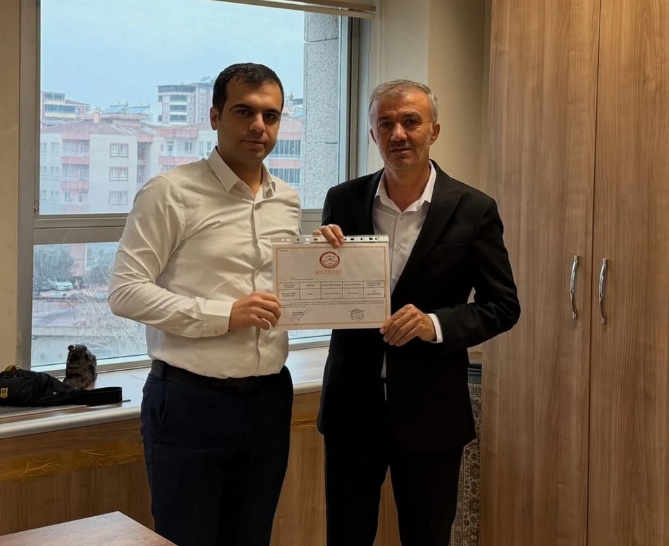 Törenle mazbatasını aldı