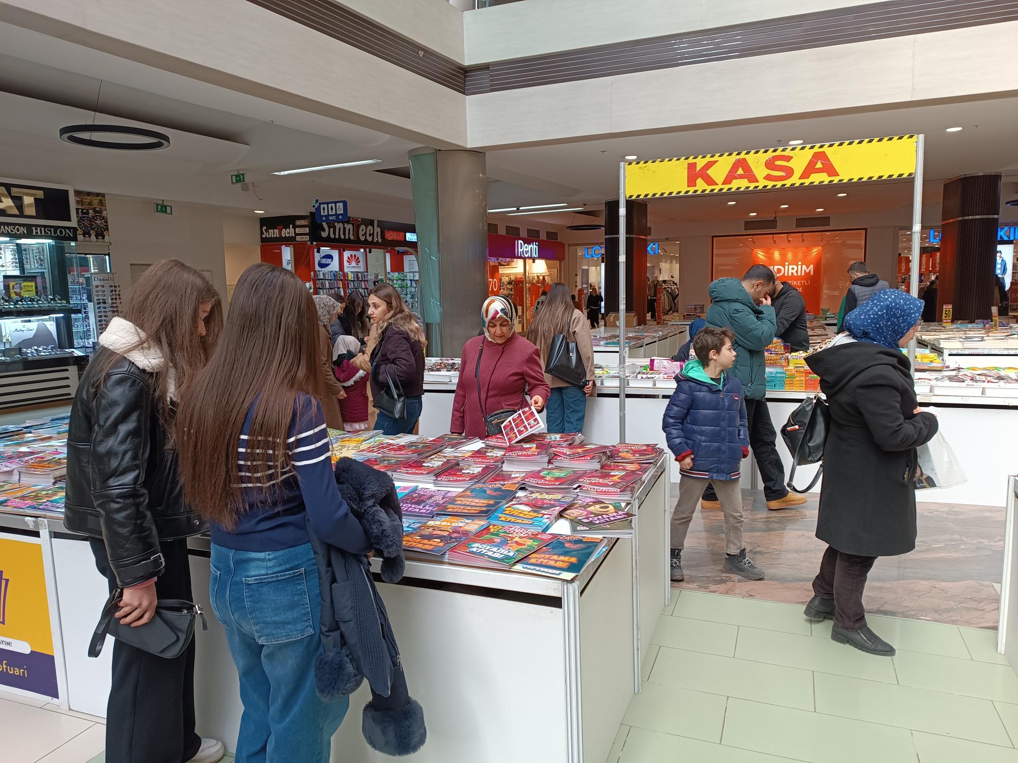 Türkiye kitap fuarına yoğun ilgi