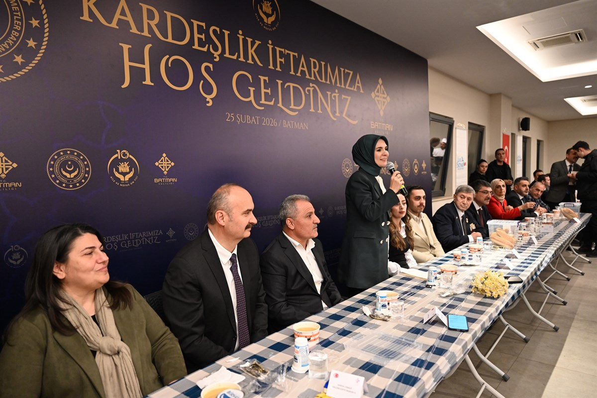 Bakan Göktaş, iftarını vatandaşlarla açtı