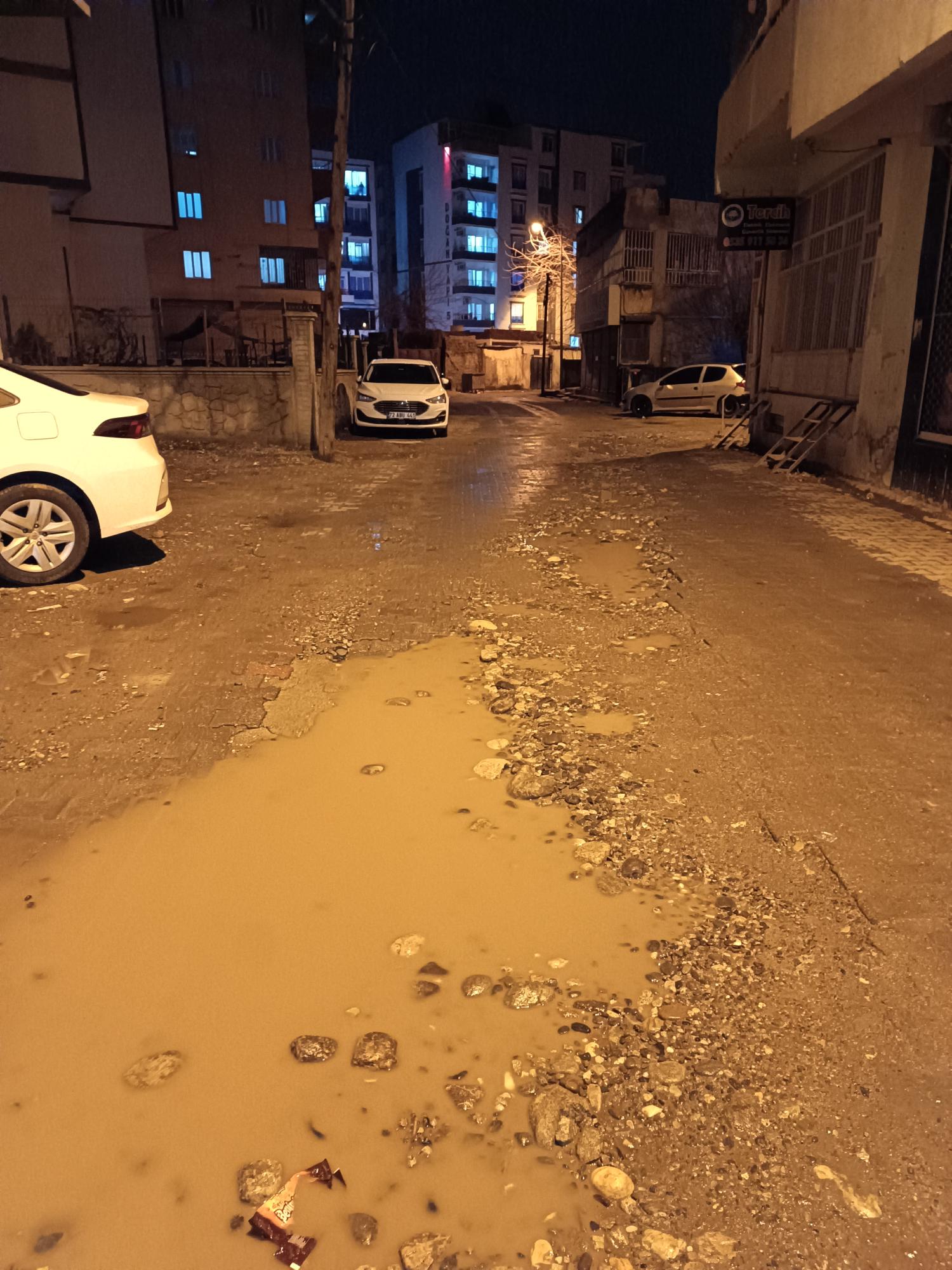 Çukurlar tehlike saçıyor