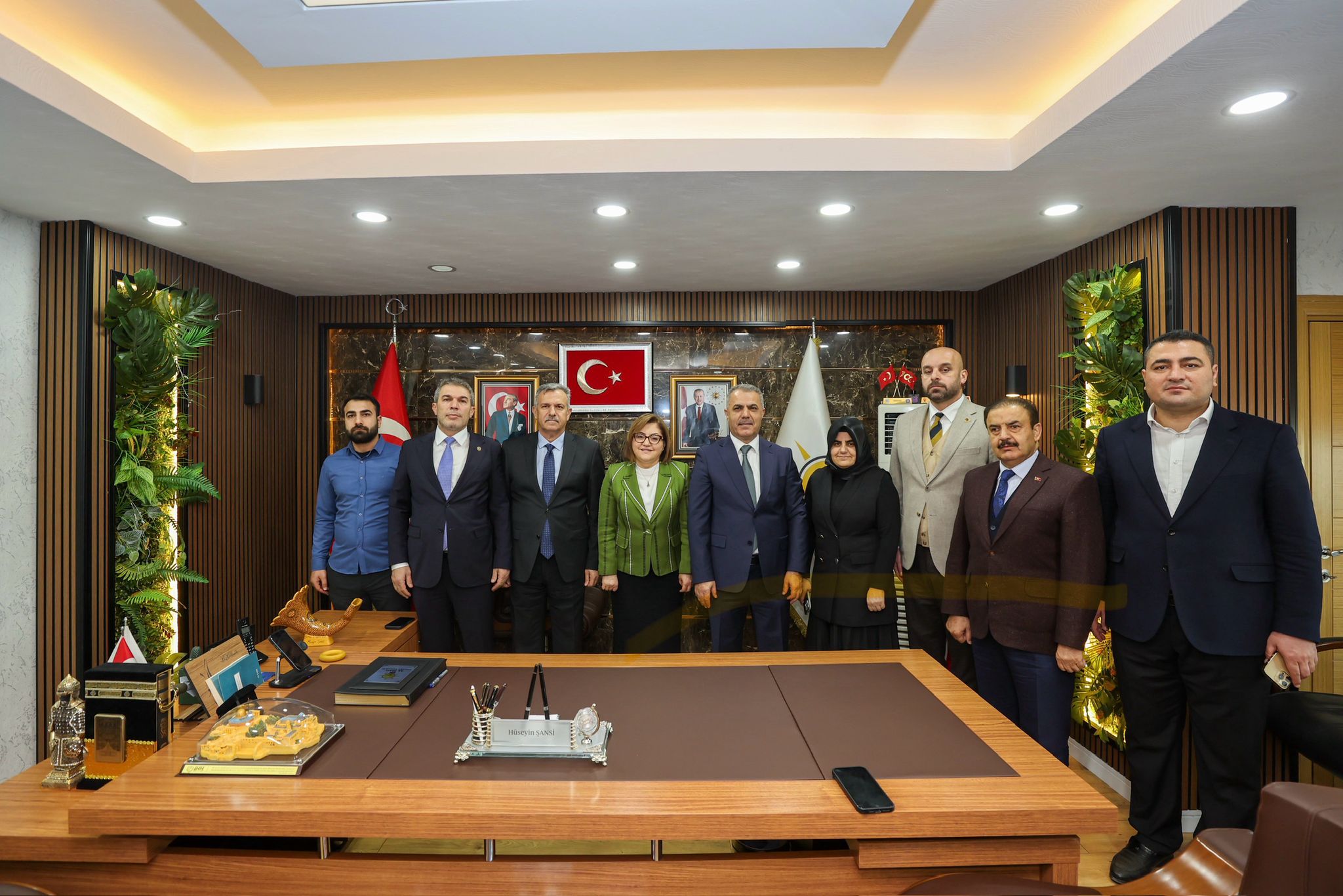 Fatma Şahin’den AK Parti’ye ziyaret