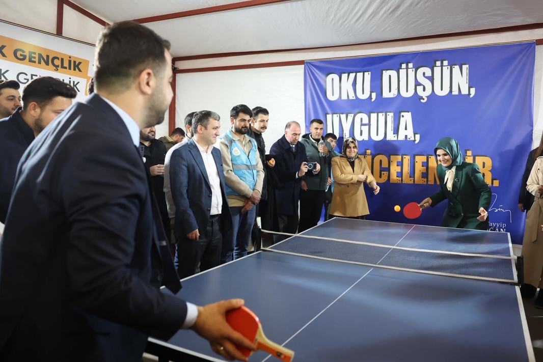 Gençlik Çadırında sıcak buluşma