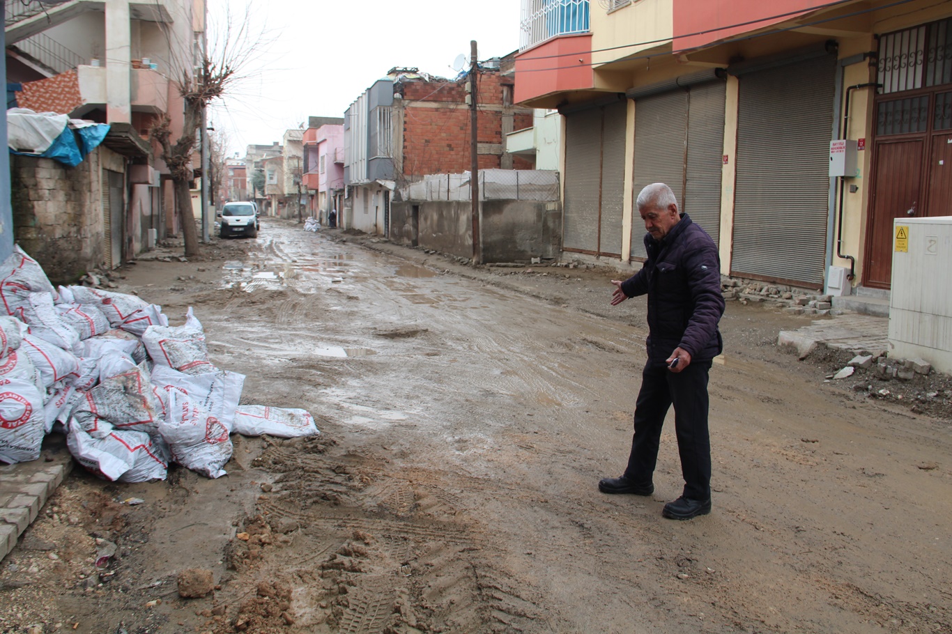 “Haftalardır çamur içinde yaşıyoruz”