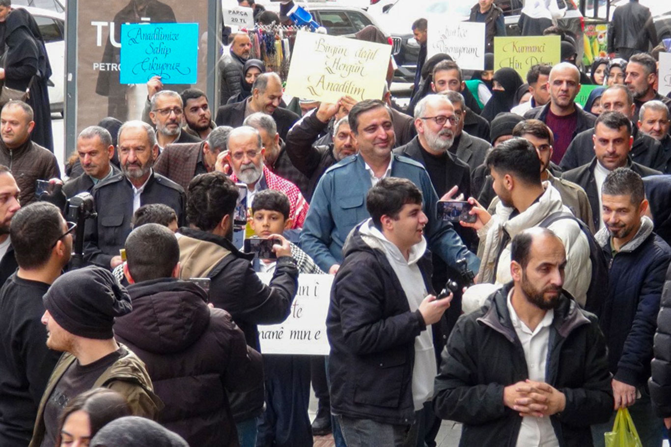 KÜRTÇE İÇİN YÜRÜDÜLER