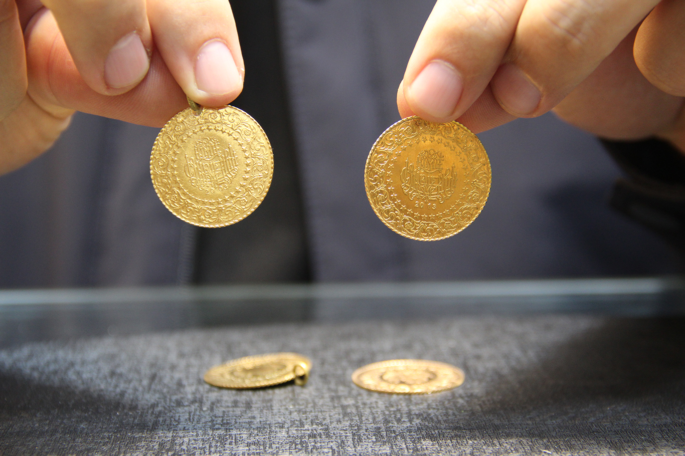 Kuyumcu da vatandaş da beklemede