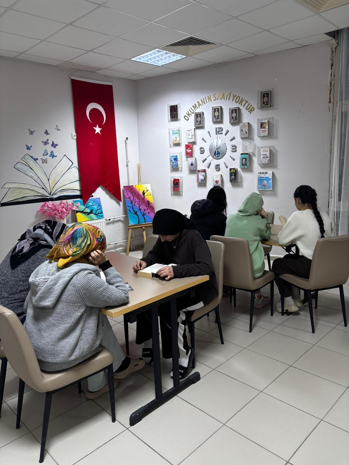 Öğrenci yurtlarında kitap okuma etkinliği