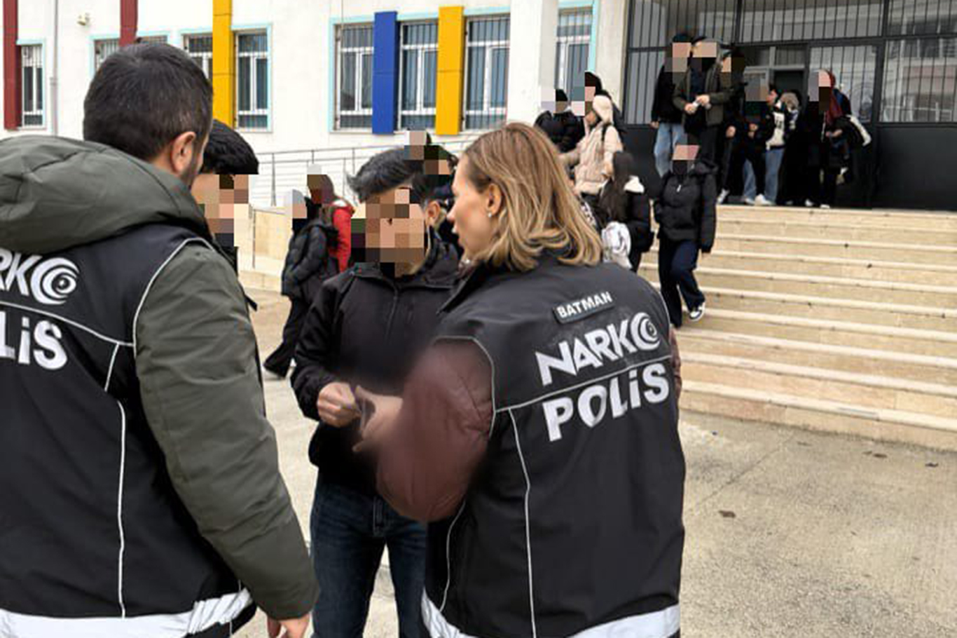 Okul çevrelerinde Narkoalan uygulaması