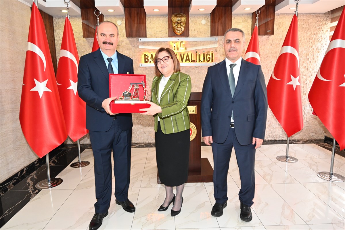 Şahin’den Vali Canalp’e ziyaret