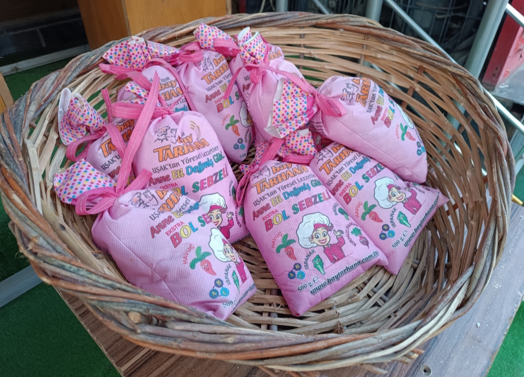 Uşak tarhanası tezgahlarda