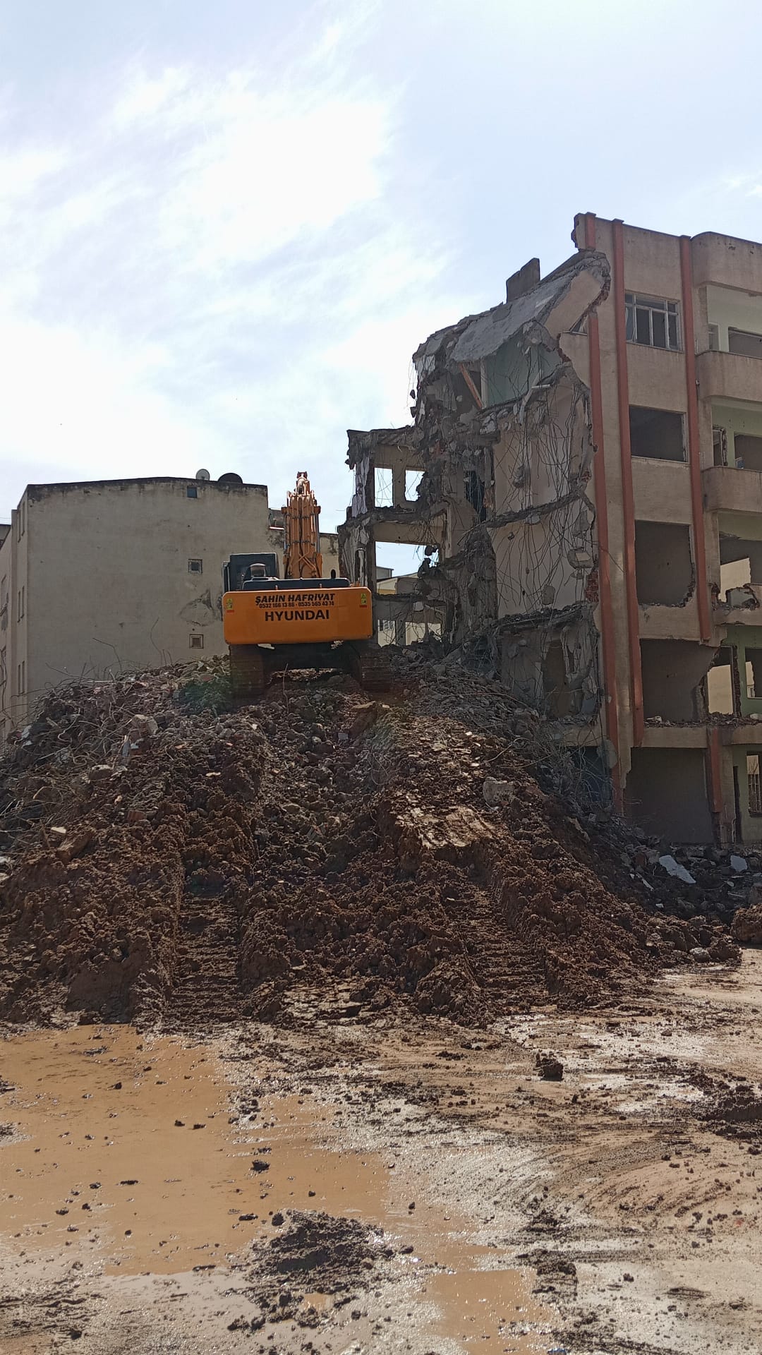 174 Tehlikeli yapıya neşter