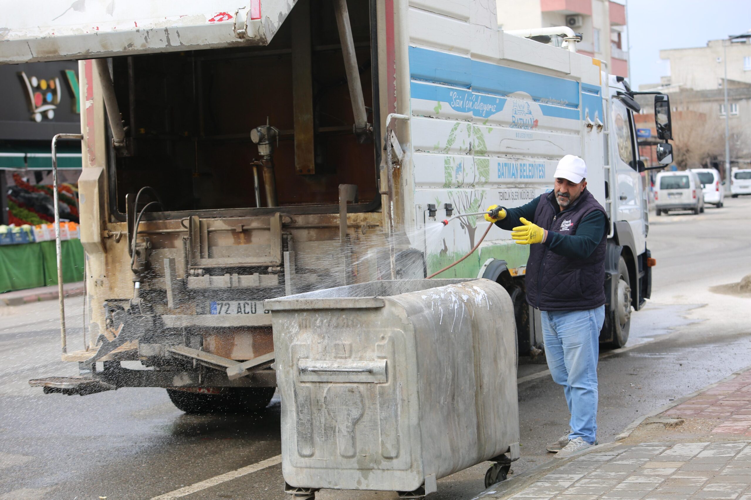 3 Mahallede eş zamanlı temizlik seferberliği