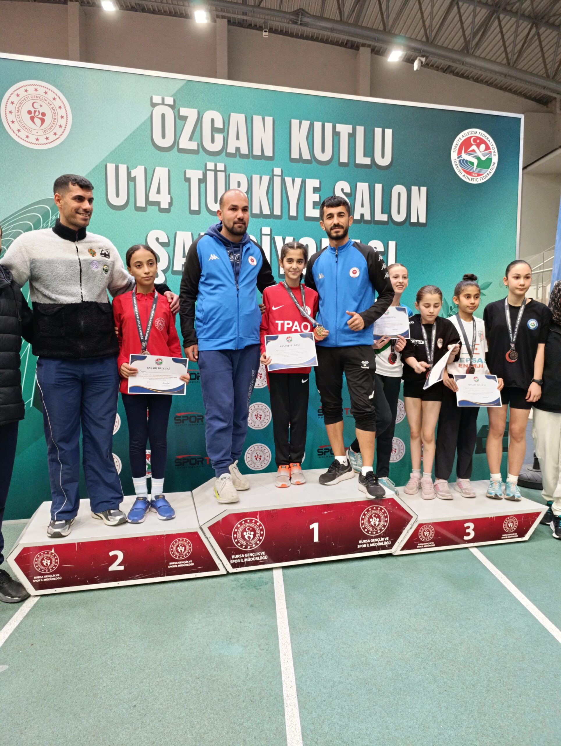 5 Madalyayla zirveye yürüdüler
