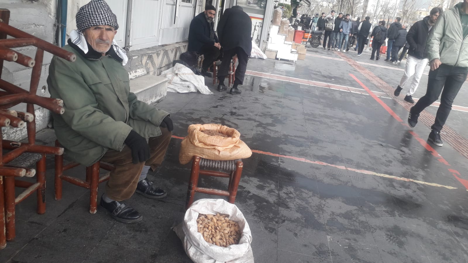75 YAŞINDA GEÇİM MÜCADELESİ