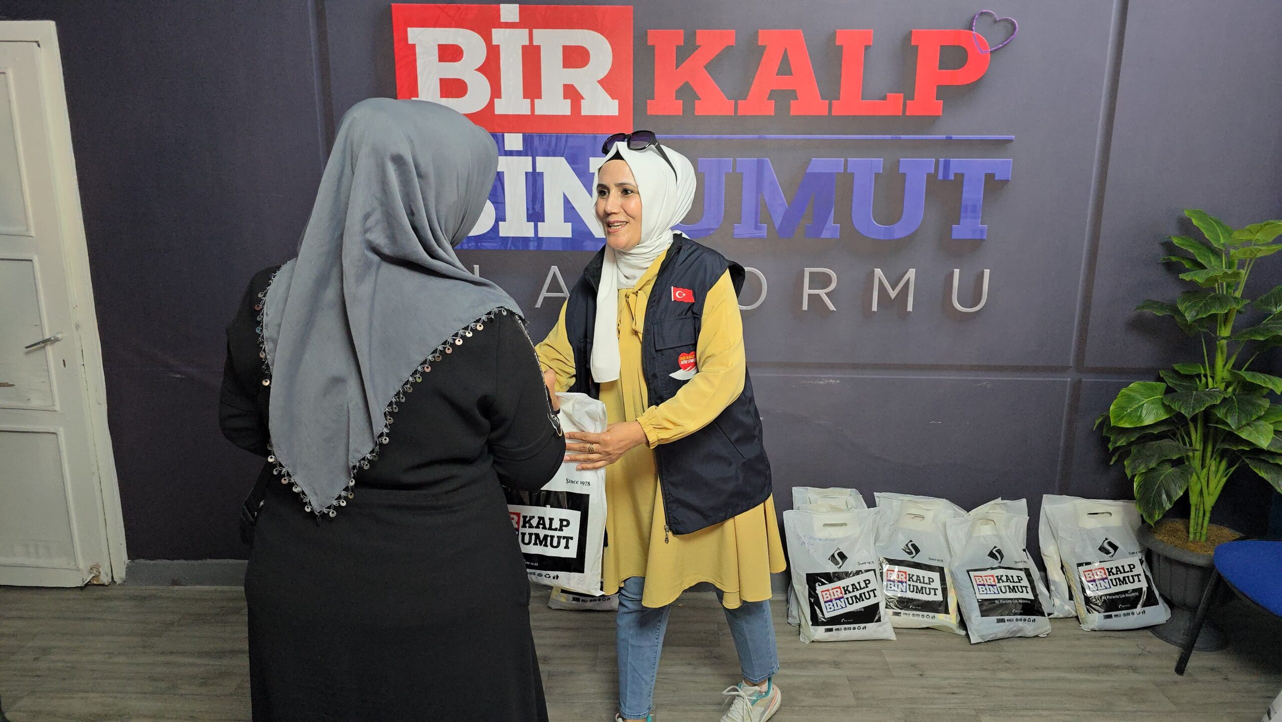 Altunç’tan yetim çocuklara bayram sevinci