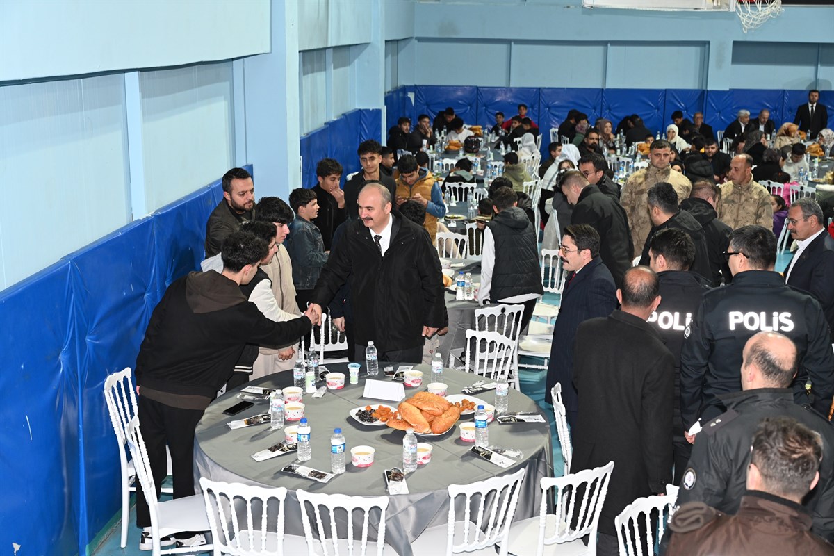 Beşiri’de vatandaşlarla iftarda buluştu