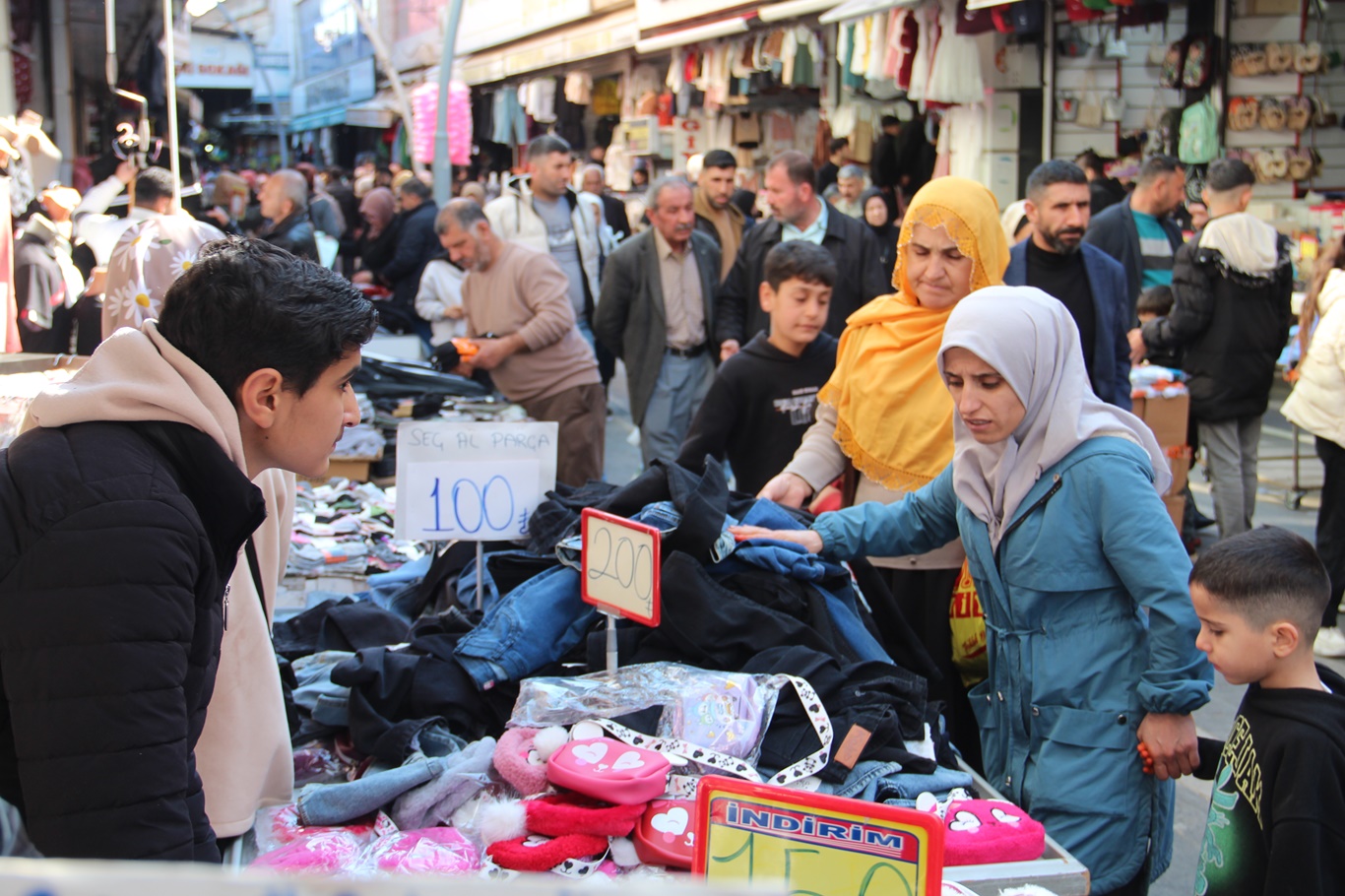 Çarşı ve pazarlarda bayram bereketi