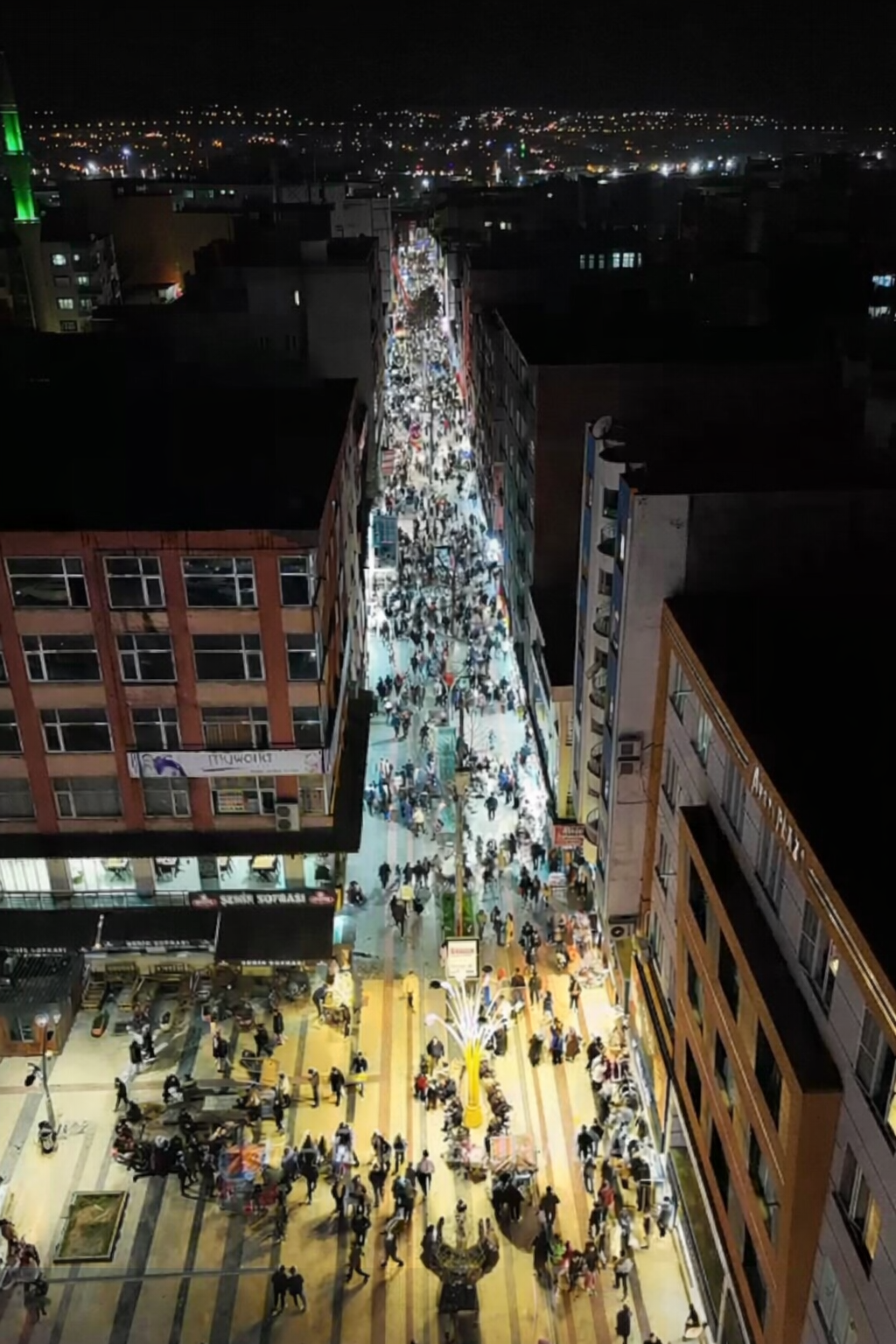 GÜLİSTAN’DA İNSAN SELİ