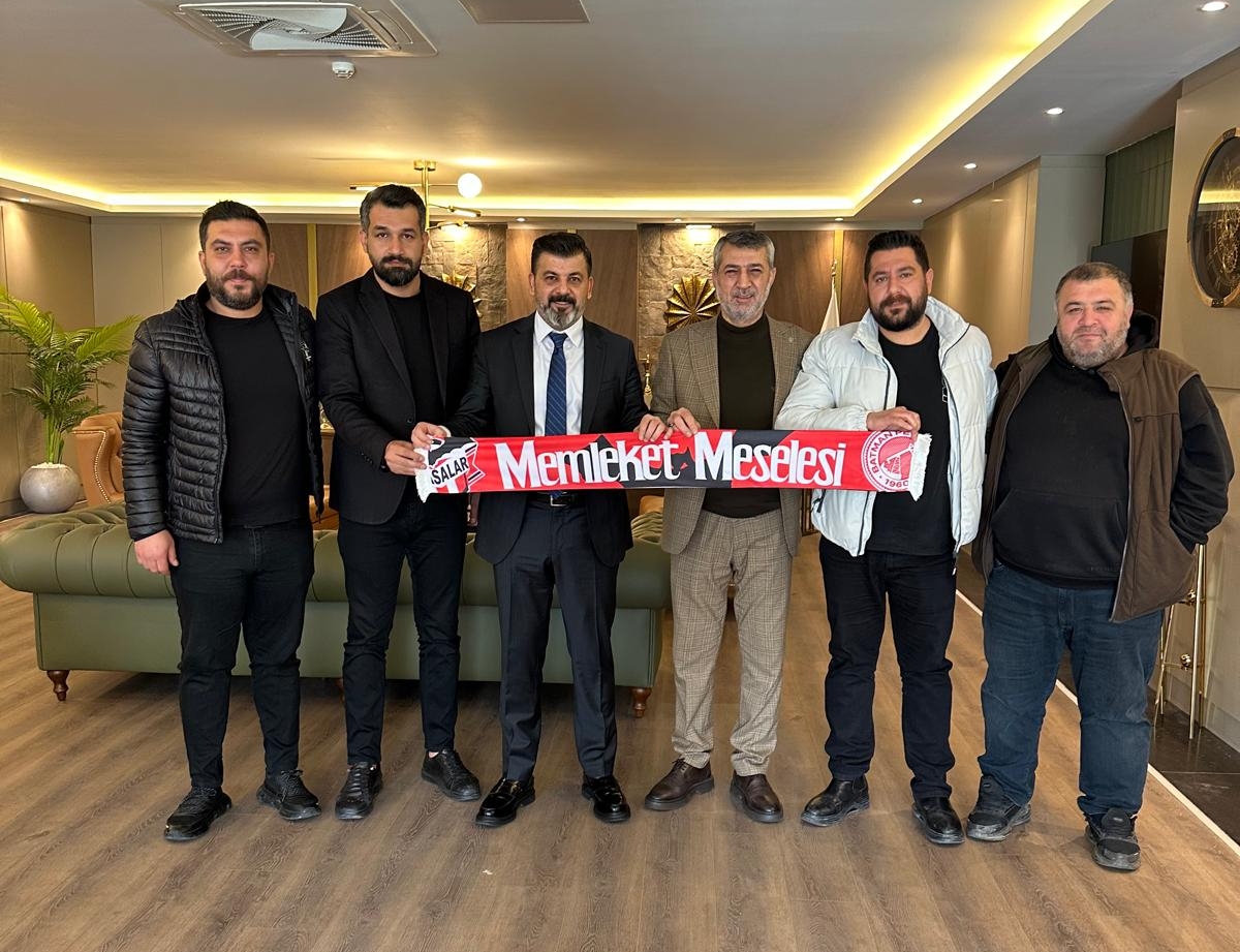 İş insanı Kurt’tan bayrak jesti