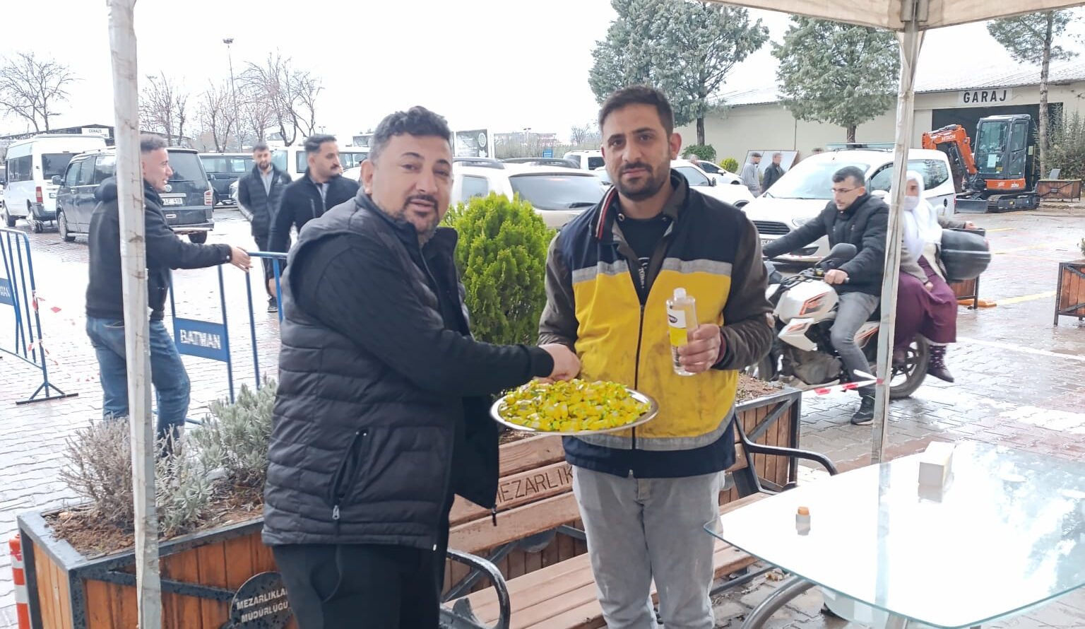 Kabir ziyaretinde anlamlı karşılama