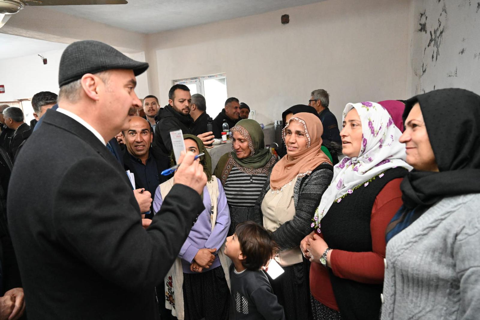 Köy sakinlerinin taleplerini dinledi
