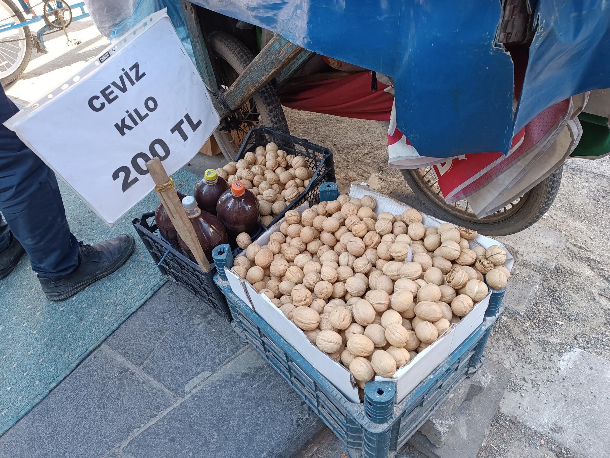 Maraş cevizi 200 lira