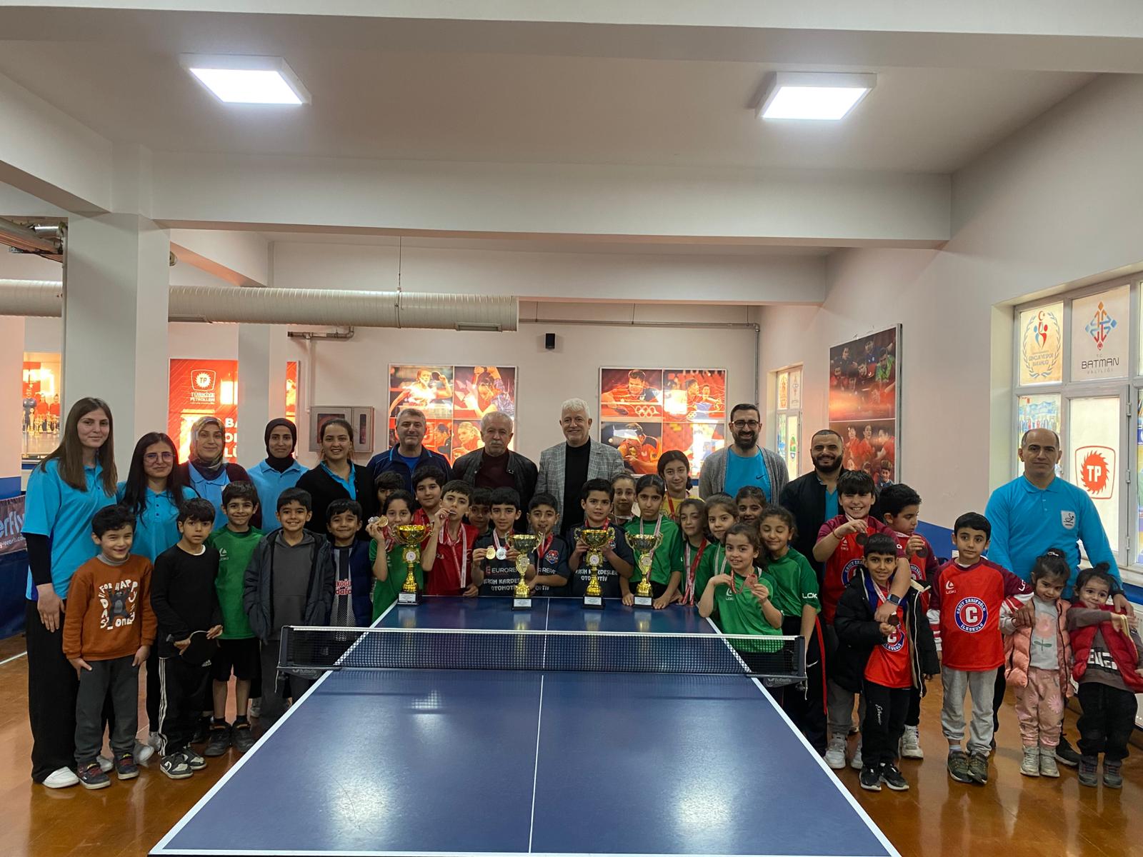 Minik raketler şampiyona için ter döktü
