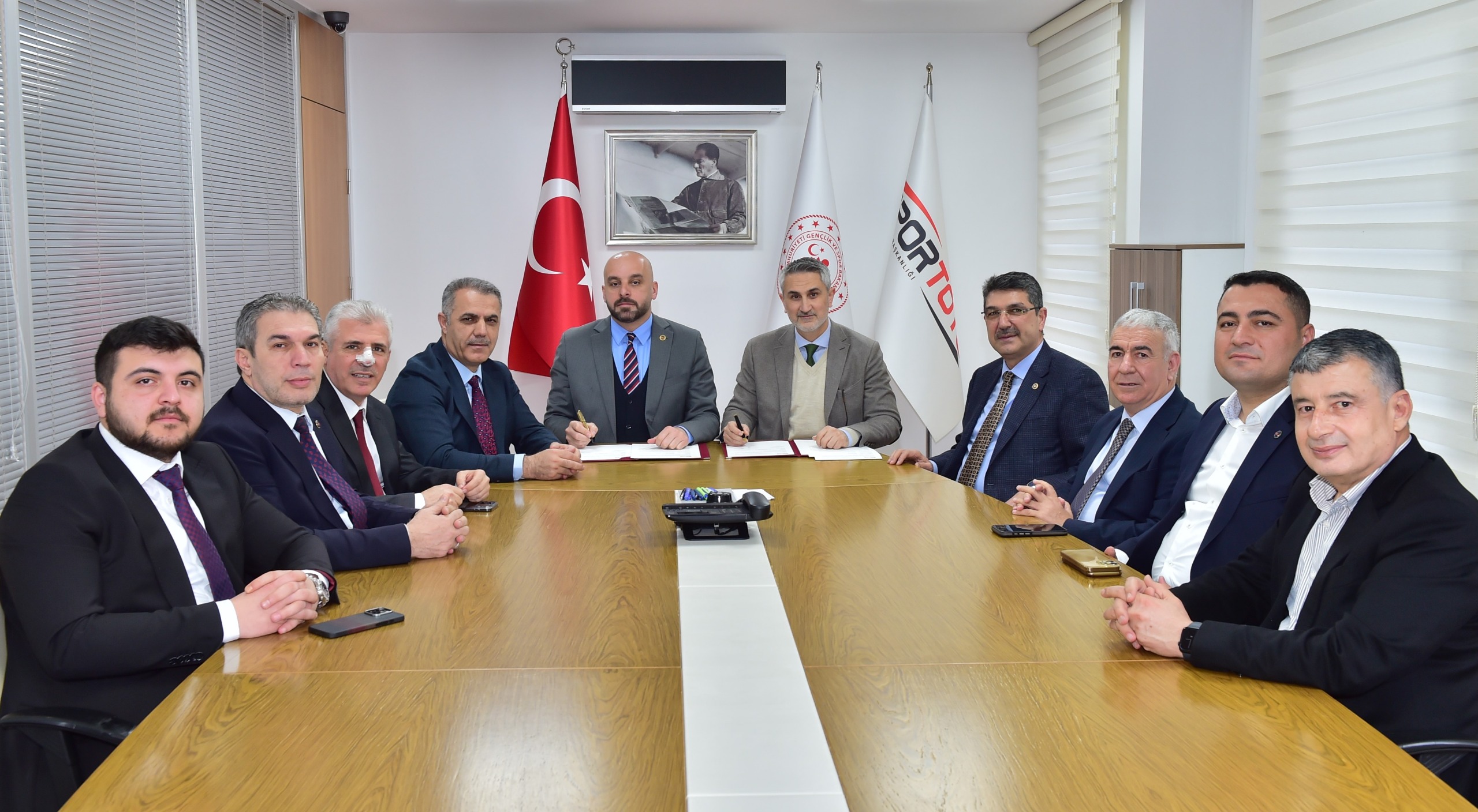 Spor yatırımları için imzalar atıldı