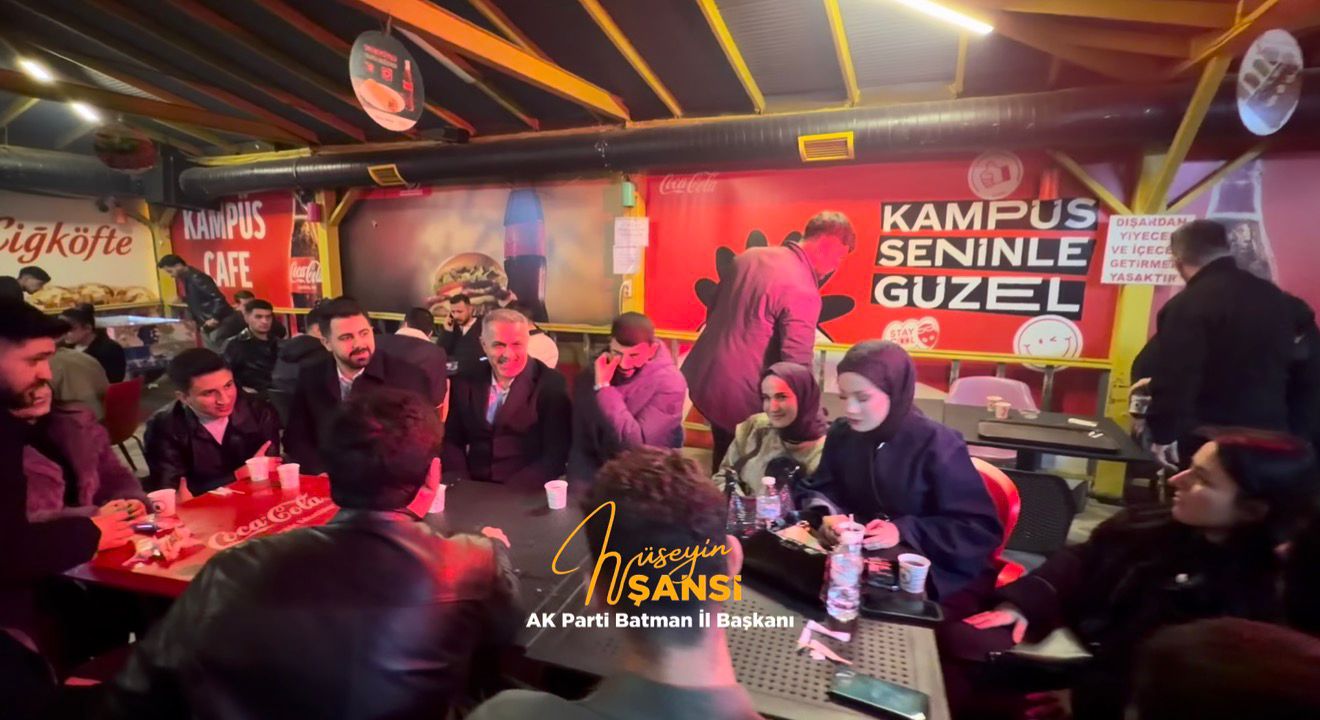 Üniversite öğrencileriyle iftarda buluştu