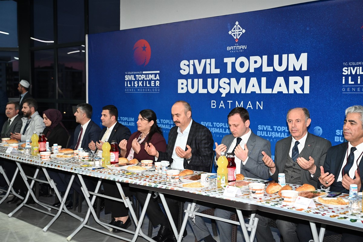 Vali Canalp, basınla iftarda buluştu
