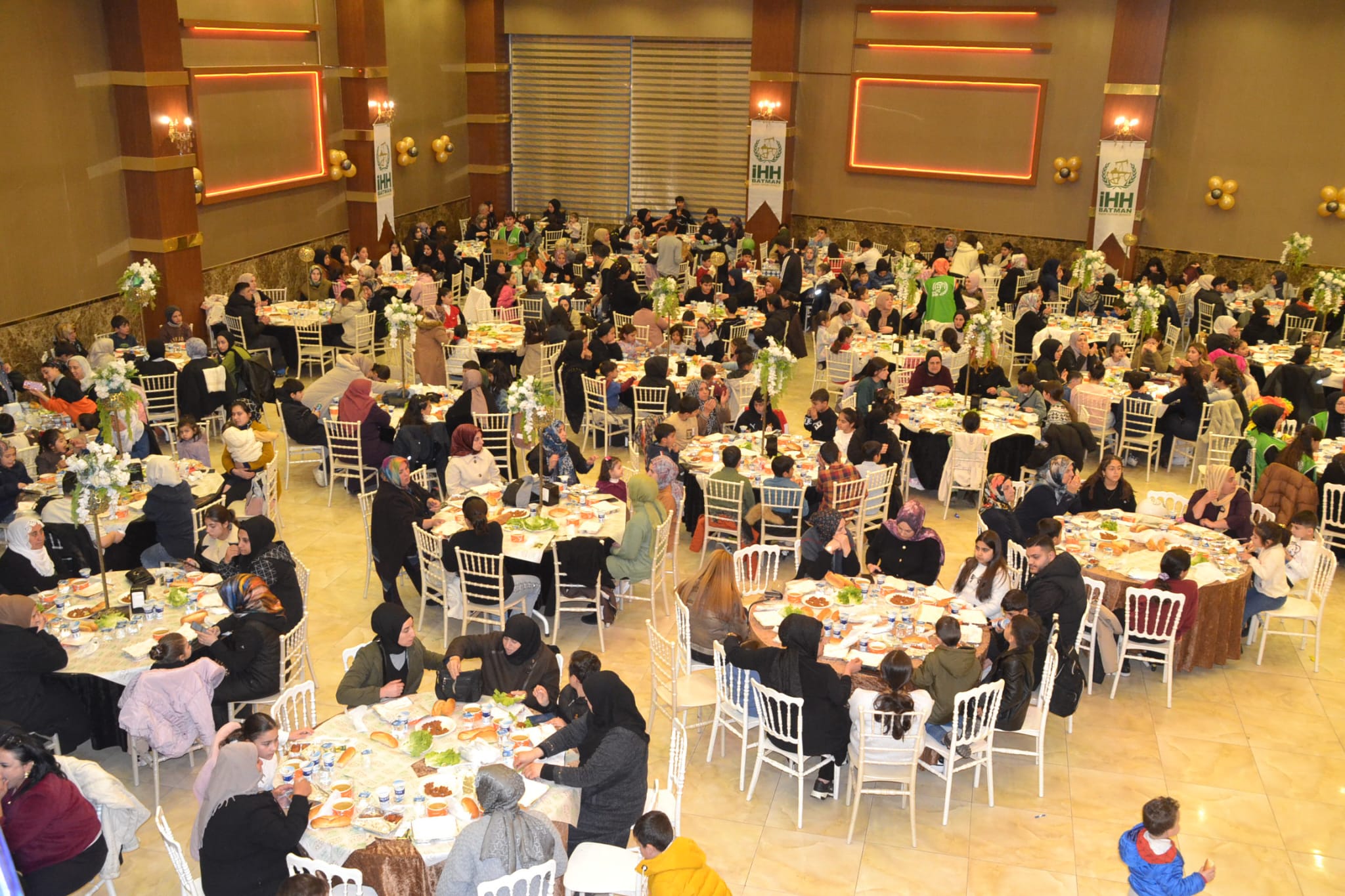 400 Çocuk aynı iftarda buluştu
