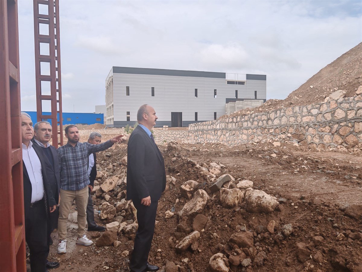 Yağışlardan zarar gören fabrikaya ziyaret
